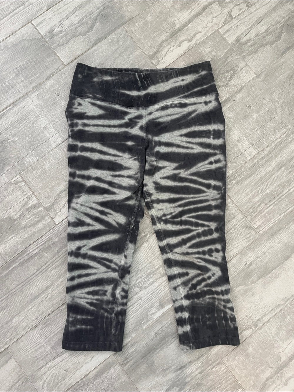 Nike Black & Gray Tie-Dye Leggings - Stretch Capri